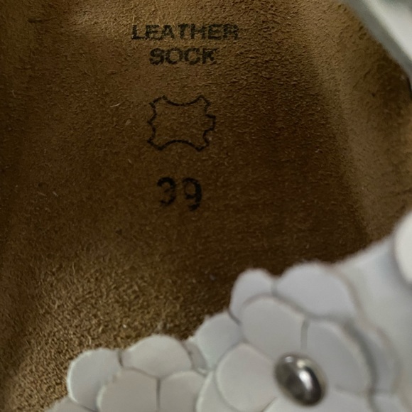 The perfect spring sandals to add to your closet! - Picture 2 of 5